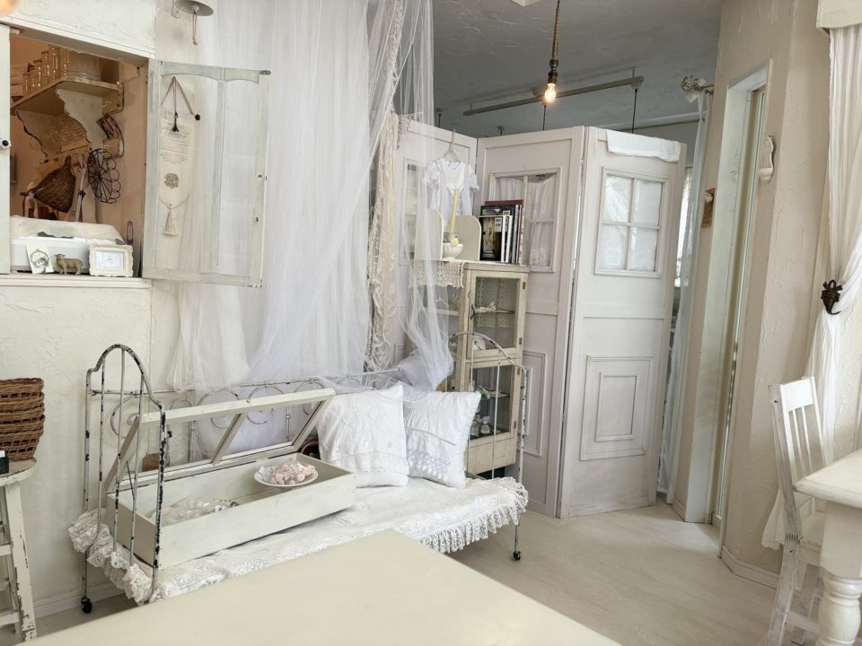 ★「frill(フリル)」名前の通りのかわいいフランスアンティークインテリアが好みのカフェ!@鹿児島県鹿児島市