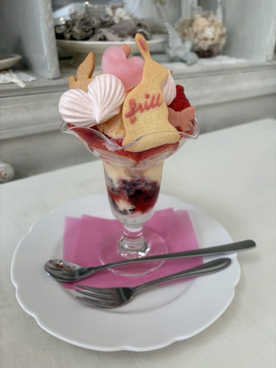 ★「frill(フリル)」限定メニュー いちごのパフェ&ジュースに、チェリーのパンナコッタまで堪能@鹿児島県鹿児島市坂之上