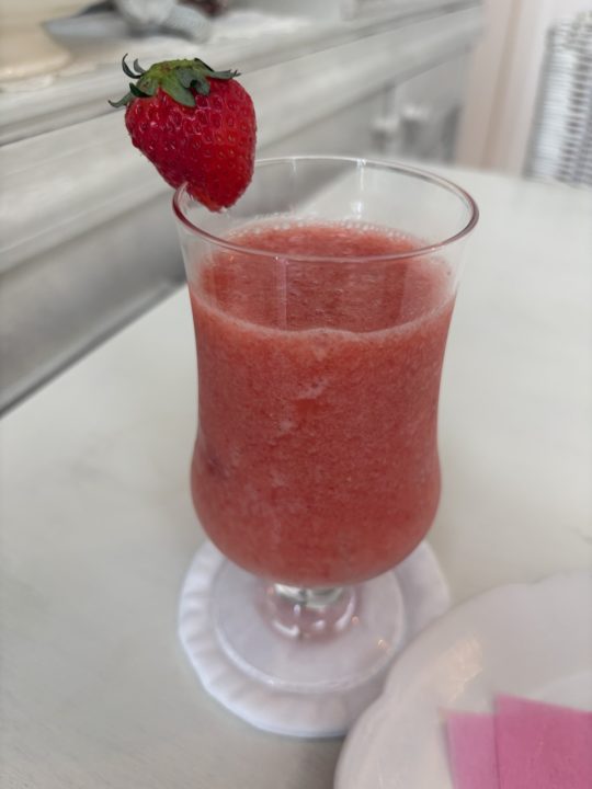 ★「frill(フリル)」限定メニュー いちごのパフェ&ジュースに、チェリーのパンナコッタまで堪能@鹿児島県鹿児島市坂之上