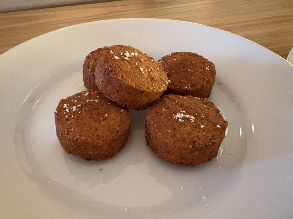 ★謎メニュー「ファラフェル」と「ガトーナンテ」食べてみた！「フロントーサ（Frontosa）」@鹿児島 天文館近く カフェ