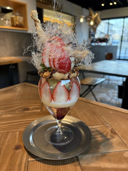 ★クリスマス限定パフェは苺たっぷりでかわいい！「Ao.Hostel＆Cafe LOUNGE」＠熊本県人吉市カフェ ドリンクセット