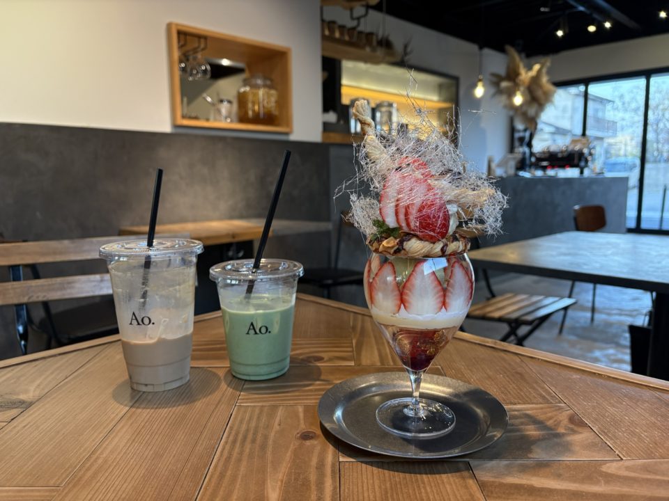 ★クリスマス限定パフェは苺たっぷりでかわいい！「Ao.Hostel＆Cafe LOUNGE」＠熊本県人吉市カフェ ドリンクセット