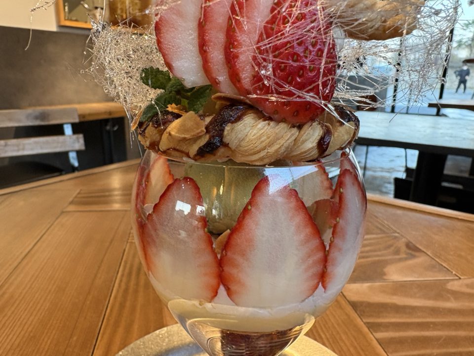 ★クリスマス限定パフェは苺たっぷりでかわいい！「Ao.Hostel＆Cafe LOUNGE」＠熊本県人吉市カフェ ドリンクセット