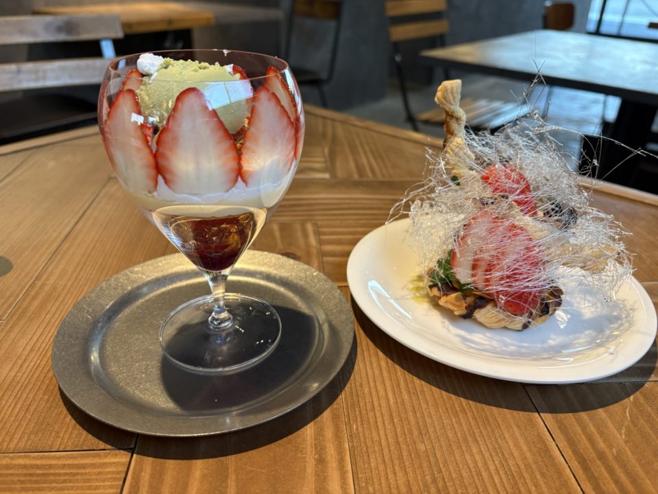 ★クリスマス限定パフェは苺たっぷりでかわいい！「Ao.Hostel＆Cafe LOUNGE」＠熊本県人吉市カフェ ドリンクセット