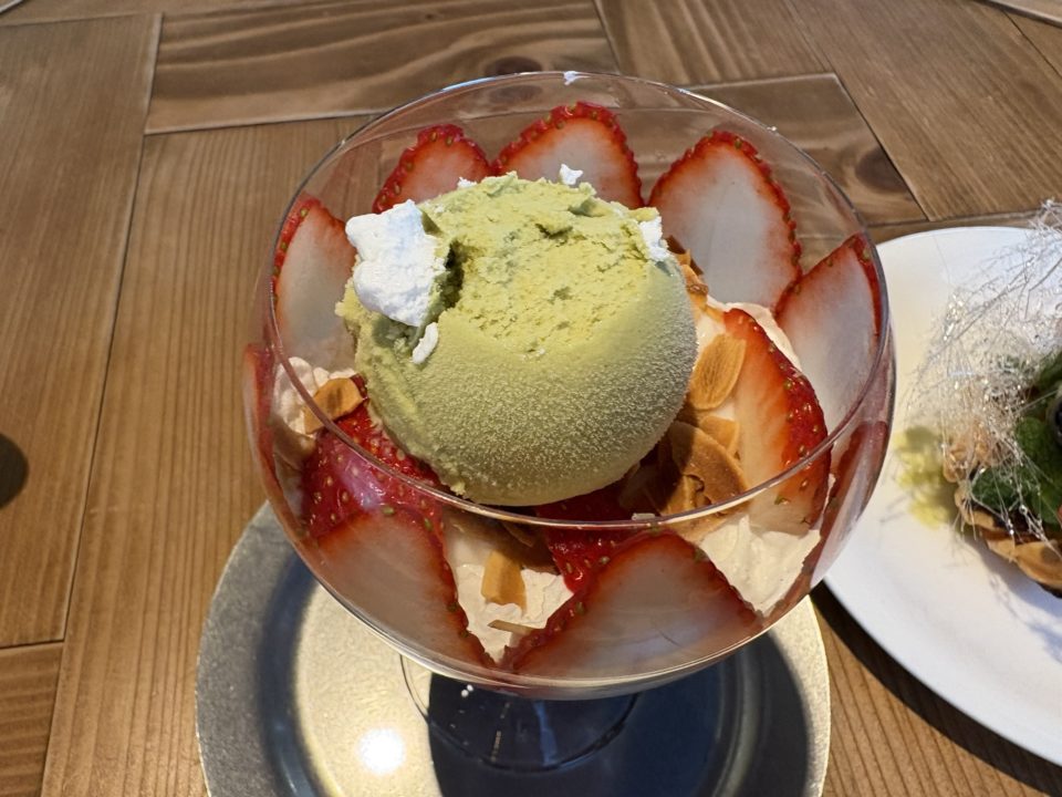 ★クリスマス限定パフェは苺たっぷりでかわいい！「Ao.Hostel＆Cafe LOUNGE」＠熊本県人吉市カフェ ドリンクセット