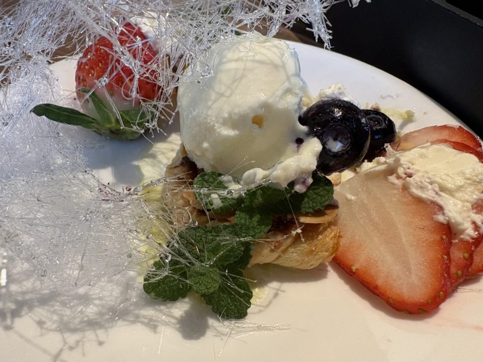 ★クリスマス限定パフェは苺たっぷりでかわいい！「Ao.Hostel＆Cafe LOUNGE」＠熊本県人吉市カフェ ドリンクセット