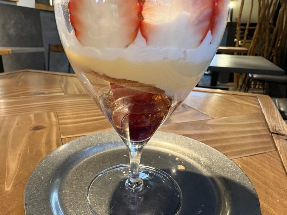 ★クリスマス限定パフェは苺たっぷりでかわいい！「Ao.Hostel＆Cafe LOUNGE」＠熊本県人吉市カフェ ドリンクセット