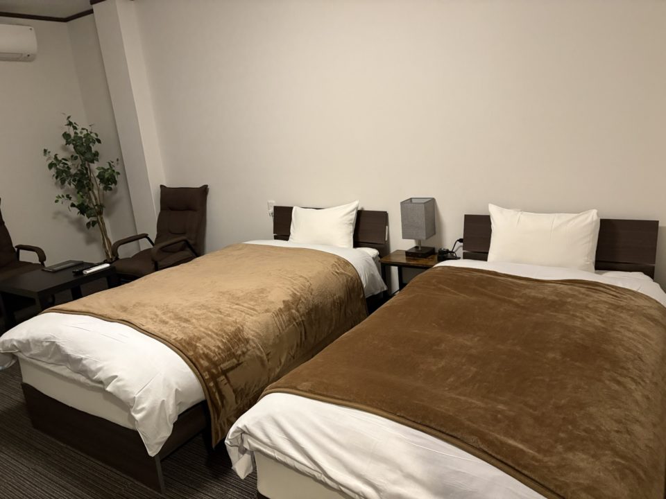 ★気軽に宿泊できる「Ao.Hostel＆Cafe LOUNGE」＠熊本県人吉市のカフェ ホステルツインルーム写真付きレビュー