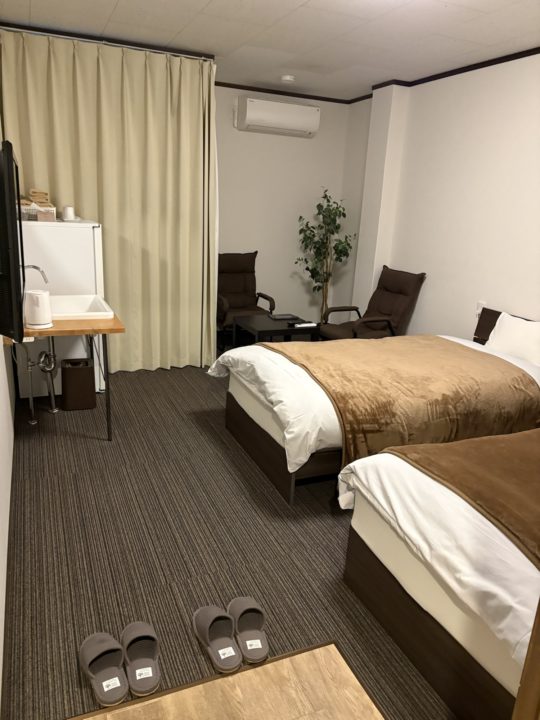 ★気軽に宿泊できる「Ao.Hostel＆Cafe LOUNGE」＠熊本県人吉市のカフェ ホステルツインルーム写真付きレビュー