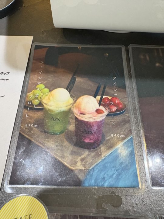 ★「Ao.Hostel＆Cafe LOUNGE」シャインマスカットパフェ＆クインニーナフロート＆パッションサイダー＆タコライス＠熊本県人吉市のカフェ