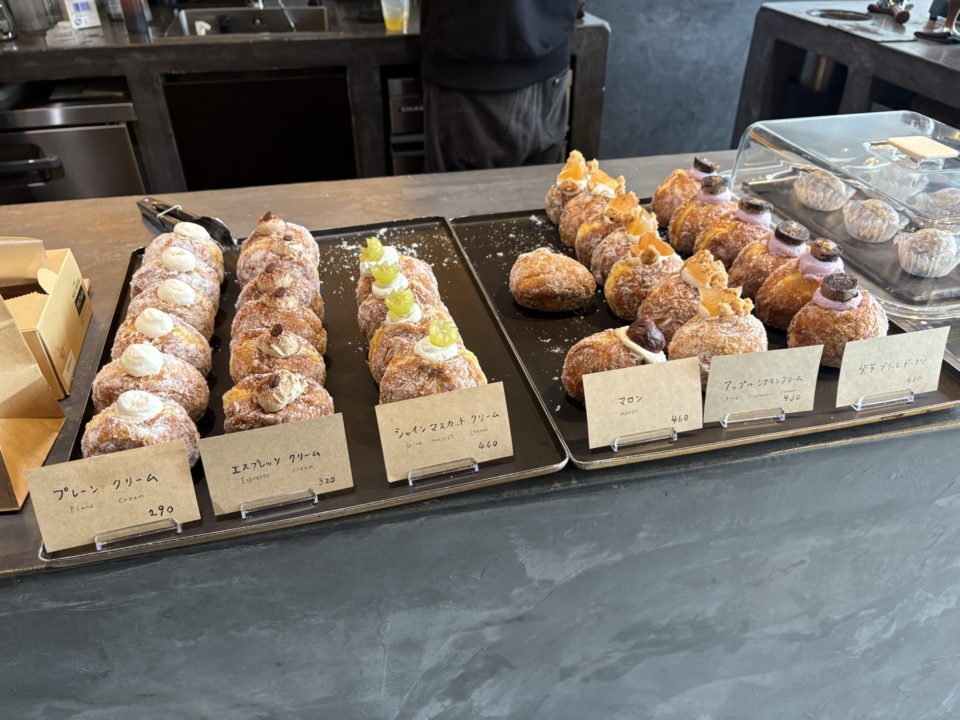 ★「Ao.Hostel＆Cafe LOUNGE」シャインマスカットパフェ＆クインニーナフロート＆パッションサイダー＆タコライス＠熊本県人吉市のカフェ