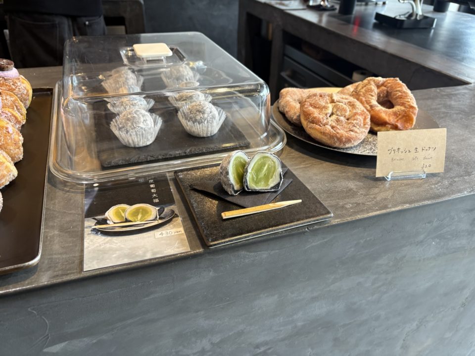 ★「Ao.Hostel＆Cafe LOUNGE」シャインマスカットパフェ＆クインニーナフロート＆パッションサイダー＆タコライス＠熊本県人吉市のカフェ