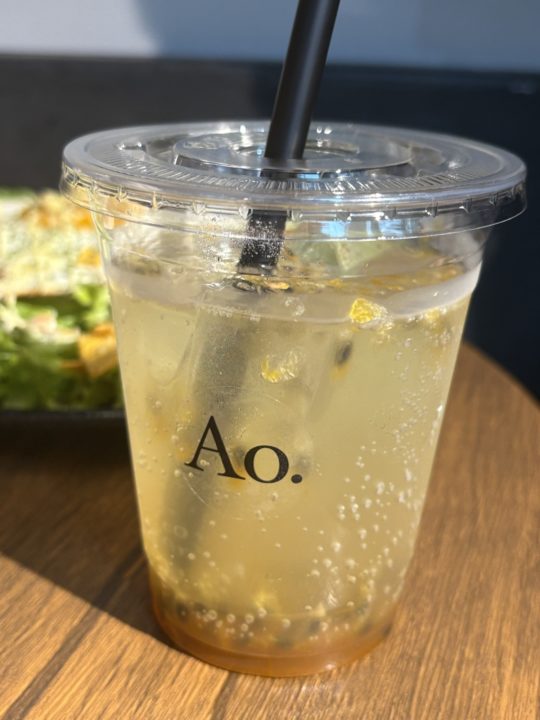 ★「Ao.Hostel＆Cafe LOUNGE」シャインマスカットパフェ＆クインニーナフロート＆パッションサイダー＆タコライス＠熊本県人吉市のカフェ