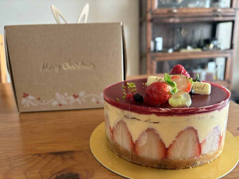 ★クリスマスケーキに、数年ぶりのホールケーキ！贅沢して大きいのにしました！「spoon（スプーン）」さんのいちごのフレジェ！@鹿児島県鹿児島市