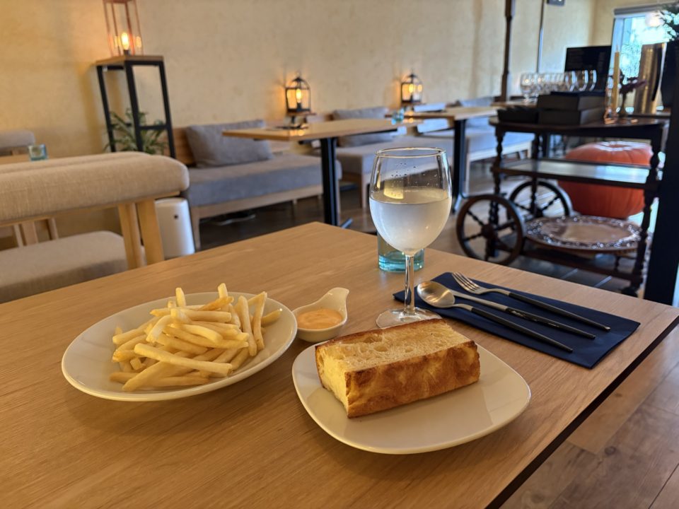 ★フランスの伝統菓子「フラン」と「ハリッサマヨネーズ」のフレンチフライポテト、はちみつのフォカッチャも美味しい!「フロントーサ(Frontosa)」@鹿児島