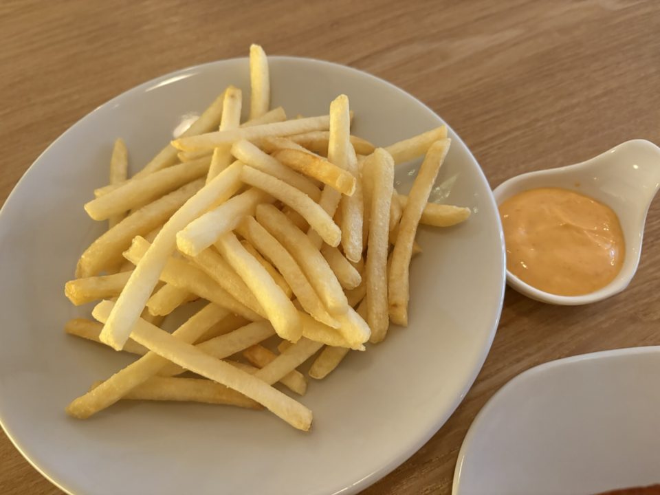 ★フランスの伝統菓子「フラン」と「ハリッサマヨネーズ」のフレンチフライポテト、はちみつのフォカッチャも美味しい!「フロントーサ(Frontosa)」@鹿児島