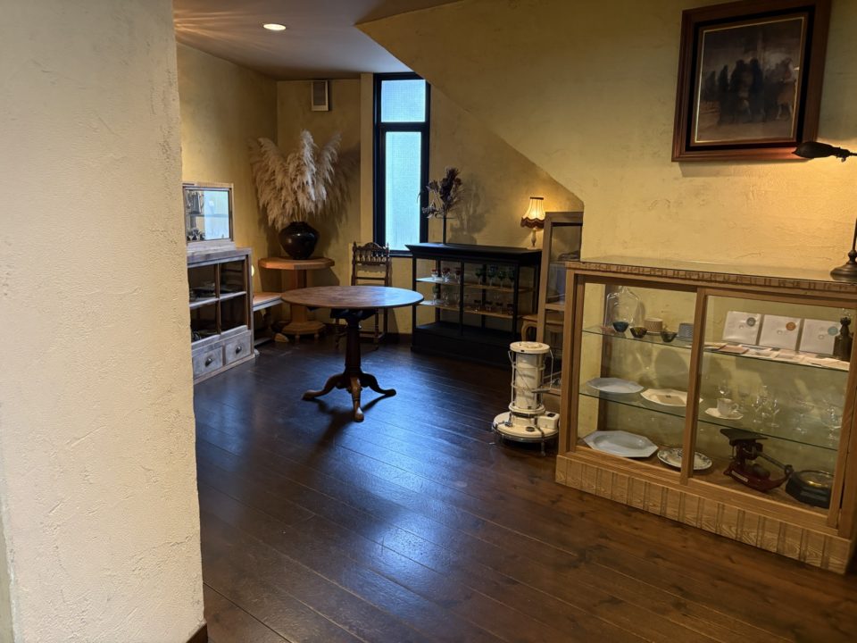 ★揚げナスと粗挽き肉、芽キャベツのボロネーゼ＆ピスタチオのキャロットケーキ「珈琲 沐草（コーヒーもくそう）/旧鹿児島民芸館」@鹿児島県鹿児島市