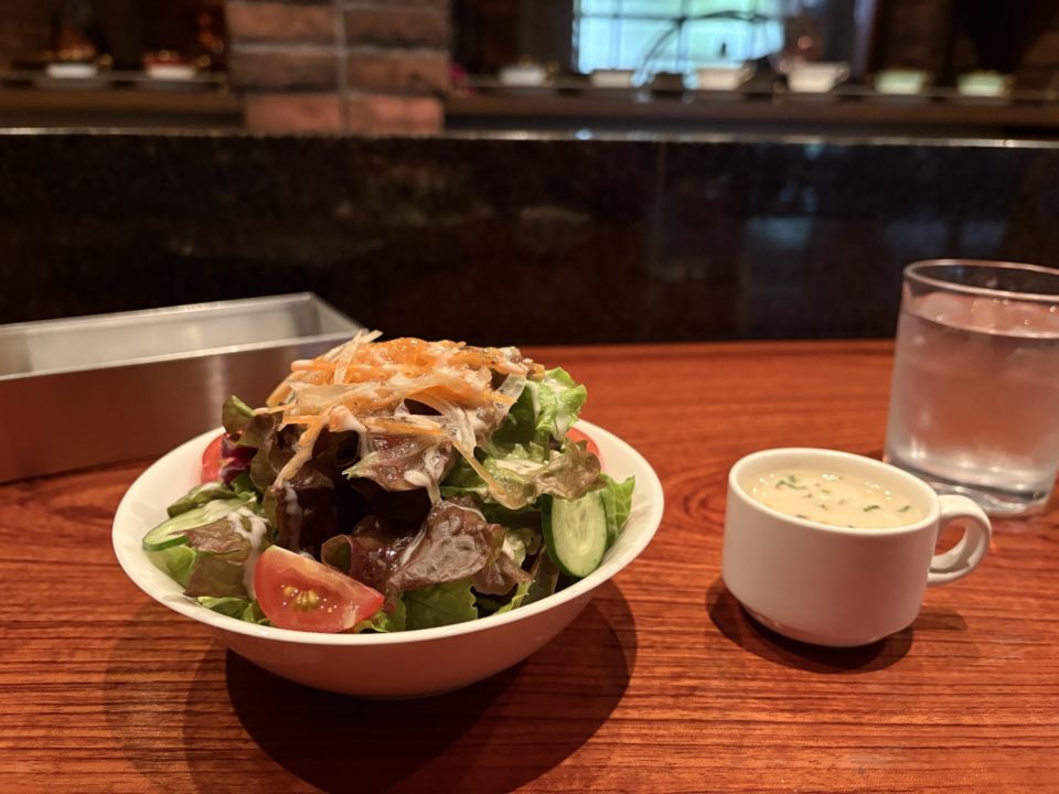 ★揚げナスと粗挽き肉、芽キャベツのボロネーゼ＆ピスタチオのキャロットケーキ「珈琲 沐草（コーヒーもくそう）/旧鹿児島民芸館」@鹿児島県鹿児島市