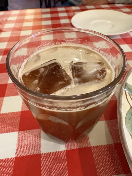 月替わりランチメニュー・鹿児島県産黒毛和牛スネ肉の自家製コンソメスープパイ包み、ノルウェーサーモンのムニエルみかんのブールブラン「ビストロメイクマ（BISTRO MEIKUMA）」@鹿児島県鹿児島市