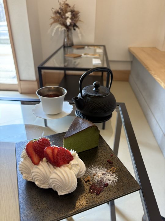 抹茶のバスクチーズケーキ・ムラングルージュ「Ten coffee and bake(テンコーヒーアンドベイク)」@宮城県多賀城市