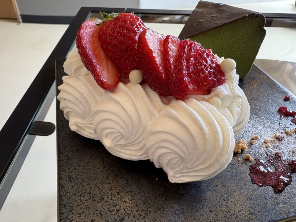 抹茶のバスクチーズケーキ・ムラングルージュ「Ten coffee and bake(テンコーヒーアンドベイク)」@宮城県多賀城市