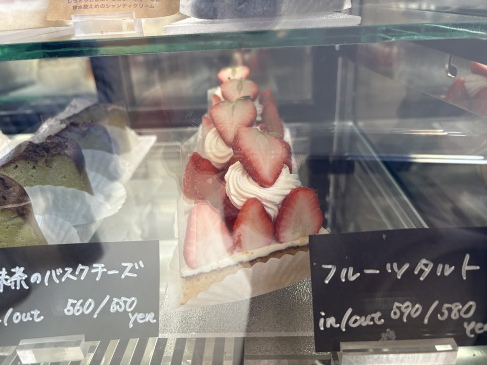 ホワイトチョコバスクチーズケーキ・フルーツタルト「Ten coffee and bake(テンコーヒーアンドベイク)」@宮城県多賀城市