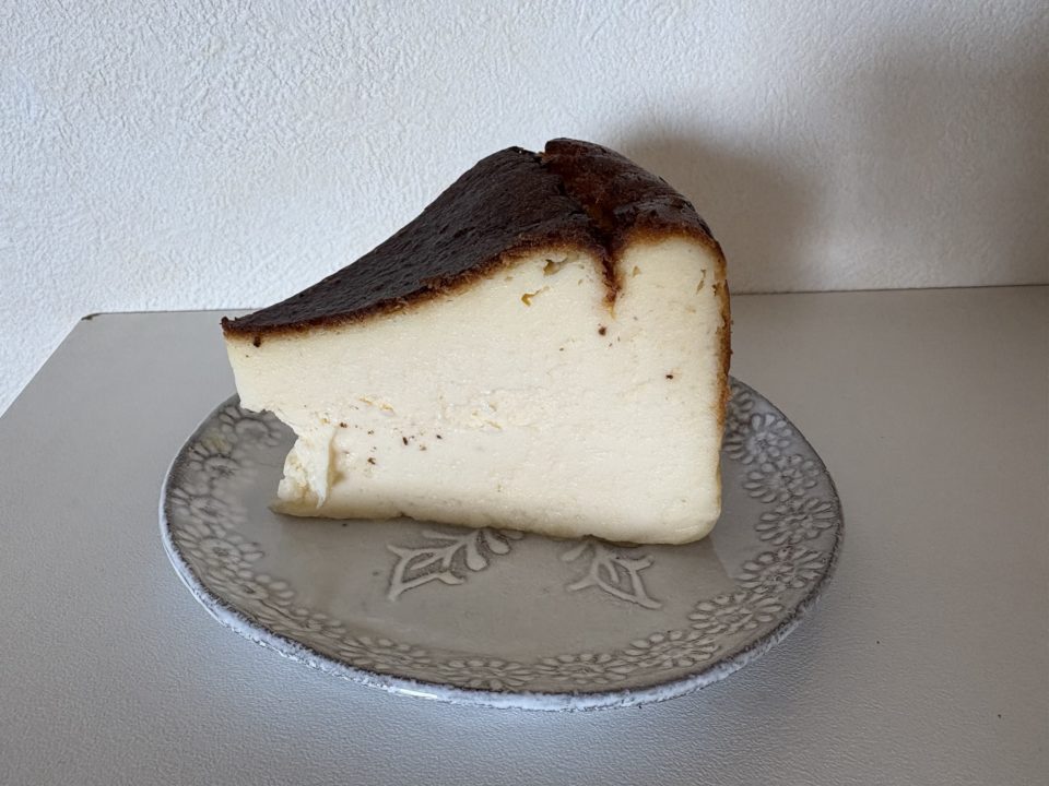 ホワイトチョコバスクチーズケーキ・フルーツタルト「Ten coffee and bake(テンコーヒーアンドベイク)」@宮城県多賀城市