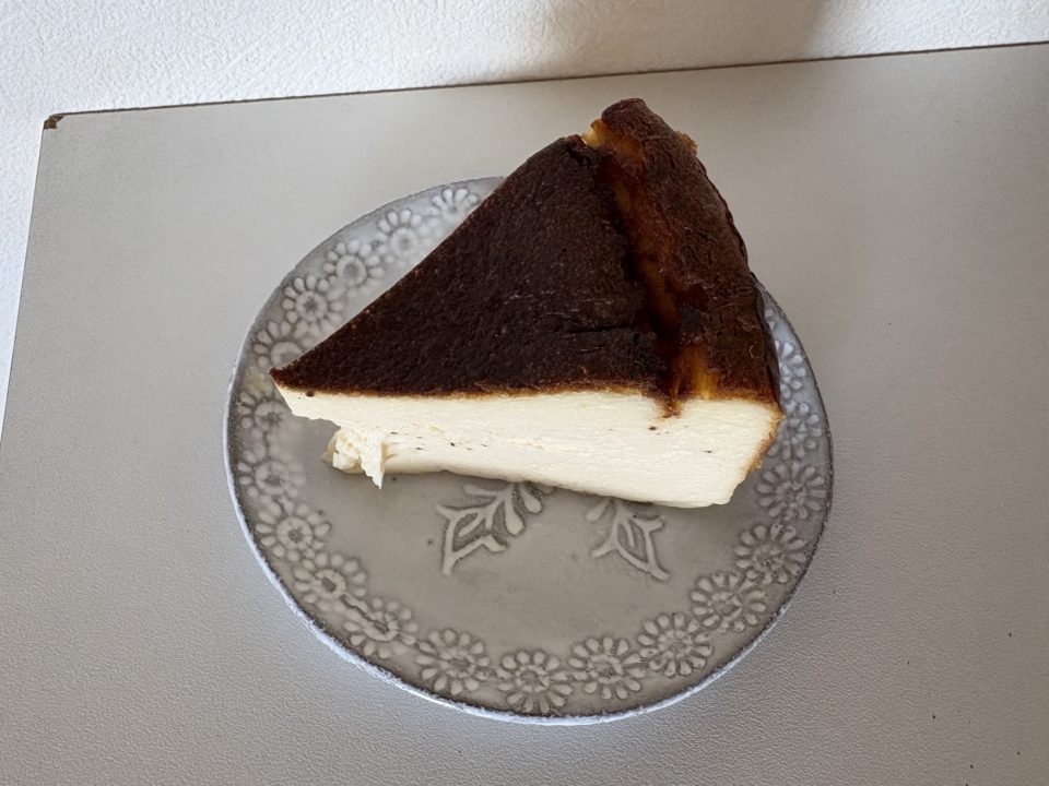 ホワイトチョコバスクチーズケーキ・フルーツタルト「Ten coffee and bake(テンコーヒーアンドベイク)」@宮城県多賀城市