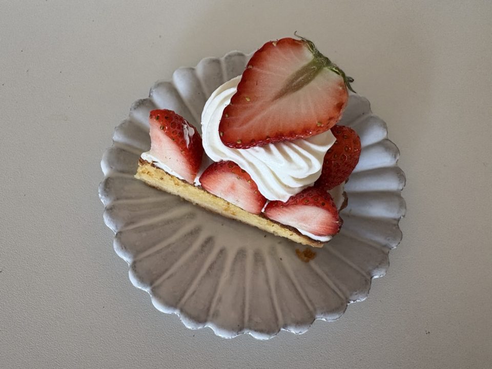 ホワイトチョコバスクチーズケーキ・フルーツタルト「Ten coffee and bake(テンコーヒーアンドベイク)」@宮城県多賀城市