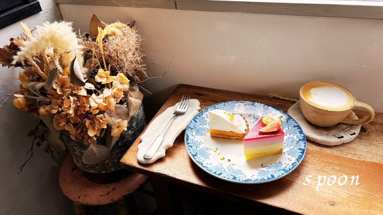 いちごとホワイトチョコのムース・レモンのタルト・ホットカフェラテ 「spoon（スプーン）」@鹿児島県鹿児島市 ケーキ