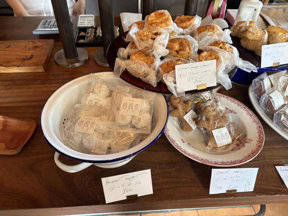 当日分タルトセット／geenie菓子店（ジーニー）@鹿児島 名山 クリスマス 苺・渋皮栗のモンブラン・バナナアーモンド・ベリーのタルト