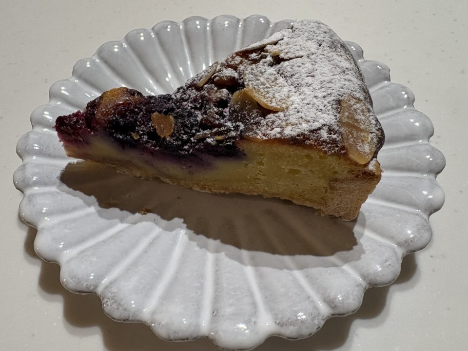 当日分タルトセット／geenie菓子店（ジーニー）@鹿児島 名山 クリスマス 苺・渋皮栗のモンブラン・バナナアーモンド・ベリーのタルト