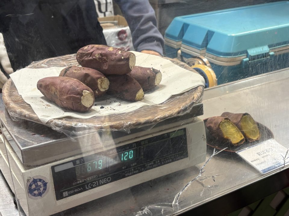山形屋の焼きいも屋さん・鹿児島に来たら絶対焼き上がり時間をチェックして絶対行くべき！お値段もお手頃でオススメ！