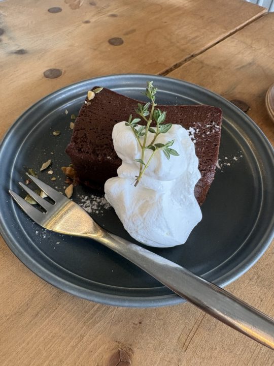 チョコレートテリーヌ・アイスカフェラテ/BLUE BEANS ROASTERY(ブルービーンズロースタリー)@鹿児島 珈琲 コーヒー