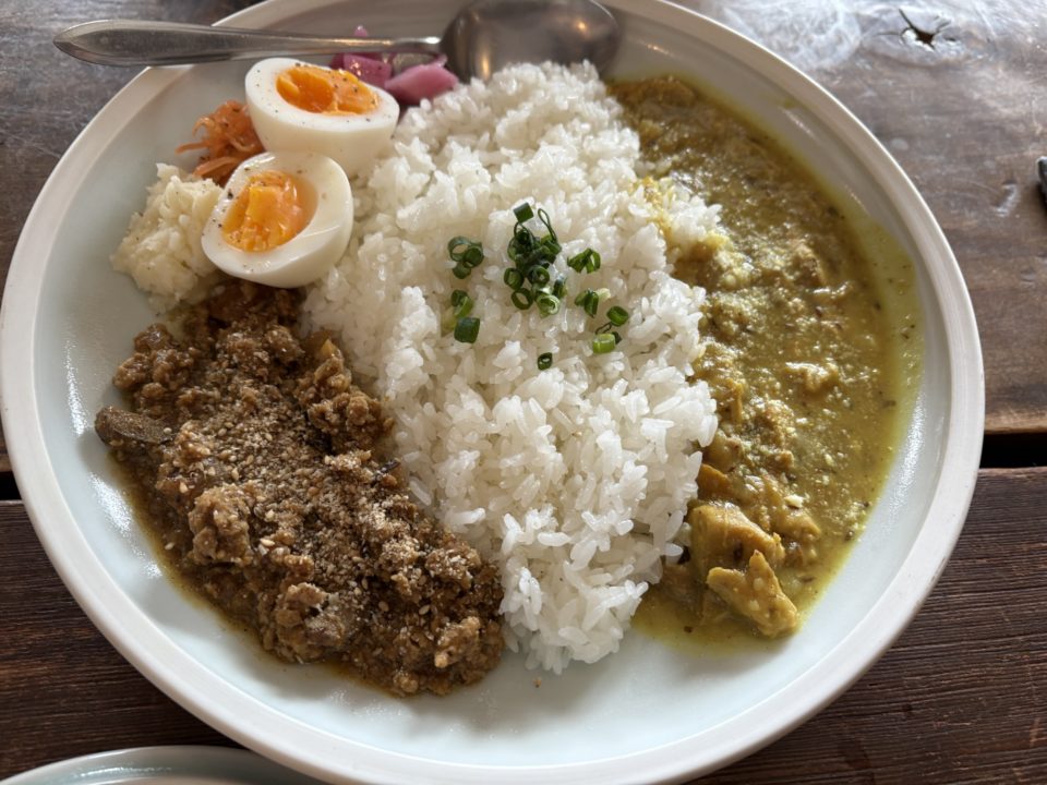 カレー2種盛り・ミガキイチゴのオープンティラミス/satomi kiln(サトミキルン)@宮城県仙台市 2月