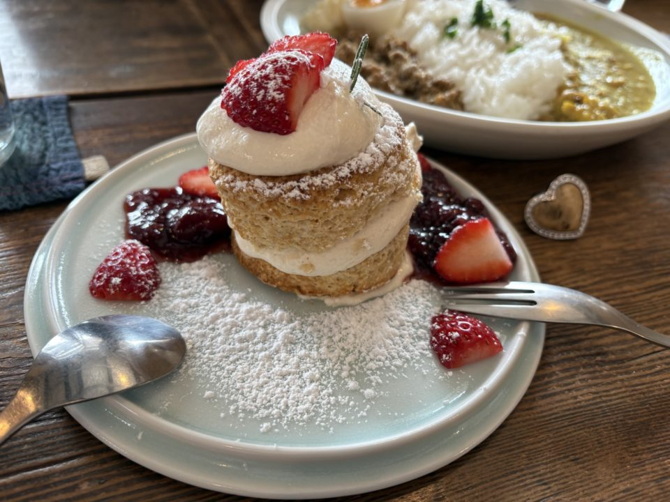 カレー2種盛り・ミガキイチゴのオープンティラミス/satomi kiln(サトミキルン)@宮城県仙台市 2月