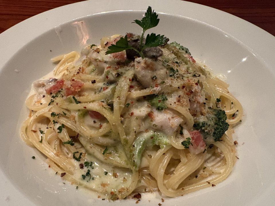 鹿児島産鯛とキノコ、ブロッコリーのクリームパスタ・スイートポテトのチーズケーキ「珈琲 沐草（コーヒーもくそう）/旧鹿児島民芸館」@鹿児島県鹿児島市