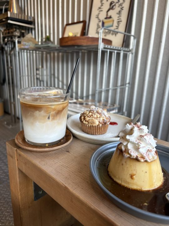 イチジク&アールグレイマフィン・自家製プリン・アイスカフェラテ/BLUE BEANS ROASTERY(ブルービーンズロースタリー)@鹿児島 珈琲 コーヒー