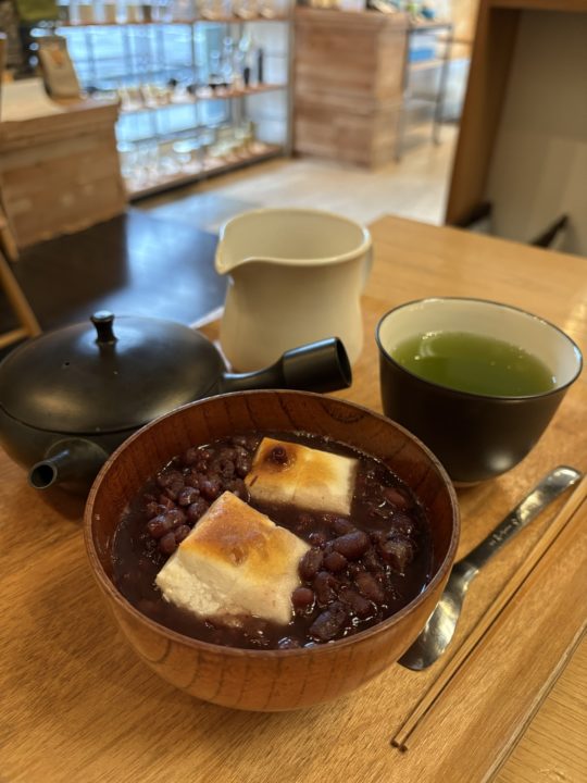 ぜんざい 緑茶付き／すすむ屋茶店 鹿児島本店