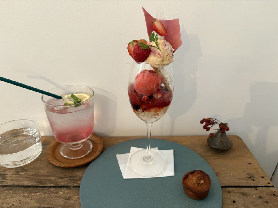 苺のグラスデザート&フィナンシェ・コーディアルシロップ(ラベンダー)アイス/morc(モーク)@宮城県仙台市 3月