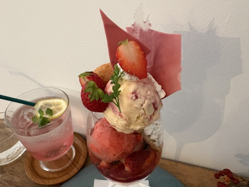 苺のグラスデザート&フィナンシェ・コーディアルシロップ(ラベンダー)アイス/morc(モーク)@宮城県仙台市 3月