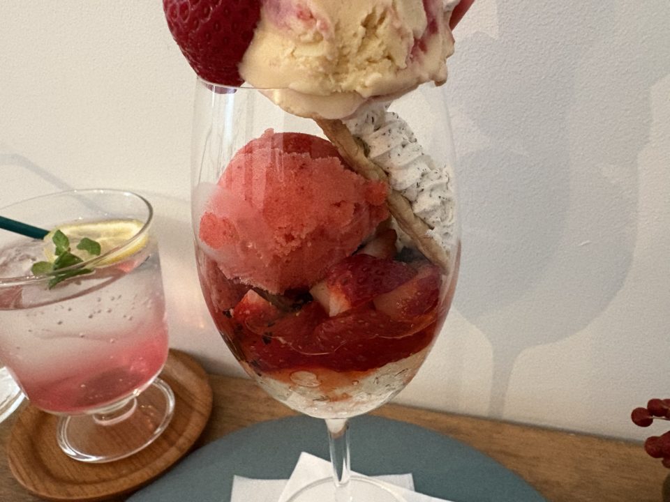 苺のグラスデザート&フィナンシェ・コーディアルシロップ(ラベンダー)アイス/morc(モーク)@宮城県仙台市 3月