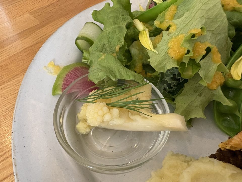 限定メニュー！苺とホワイトチョコのパルフェ・ミートパイのプレート／ククルクク（CUCURUCUCU）@鹿児島県鹿児島市 ランチ 写真