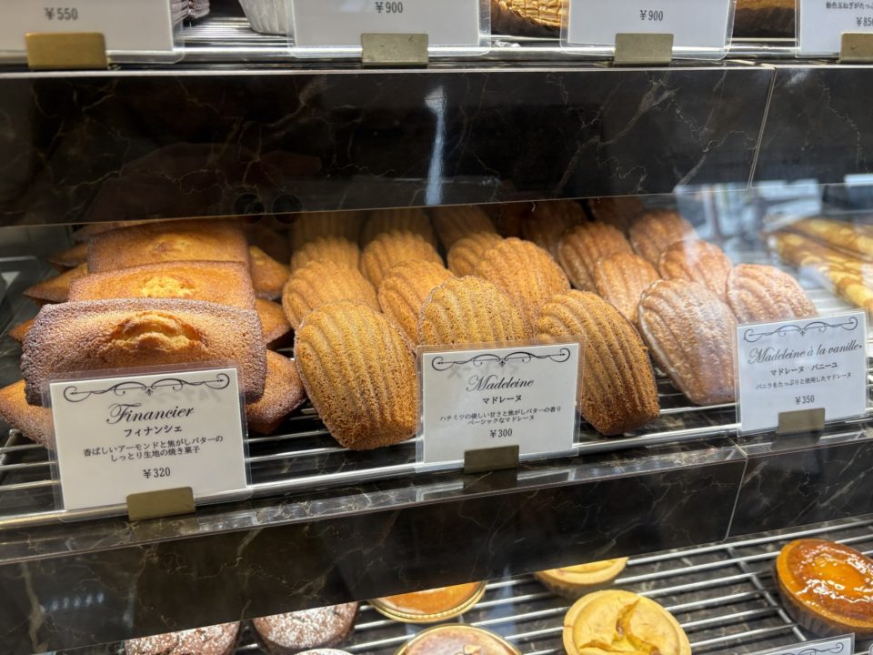 サバランバニーユ・ロレーヌ・ポンヌフ／PATISSERIE LAISSEZ VIBRER（パティスリーレセヴィブレ）」＠宮城県仙台市 VIRON・オーボンビュータン出身パティシエのお店 ケーキ 焼き菓子 写真