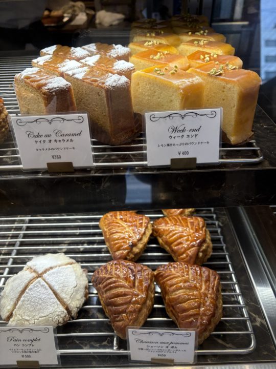 サバランバニーユ・ロレーヌ・ポンヌフ／PATISSERIE LAISSEZ VIBRER（パティスリーレセヴィブレ）」＠宮城県仙台市 VIRON・オーボンビュータン出身パティシエのお店 ケーキ 焼き菓子 写真