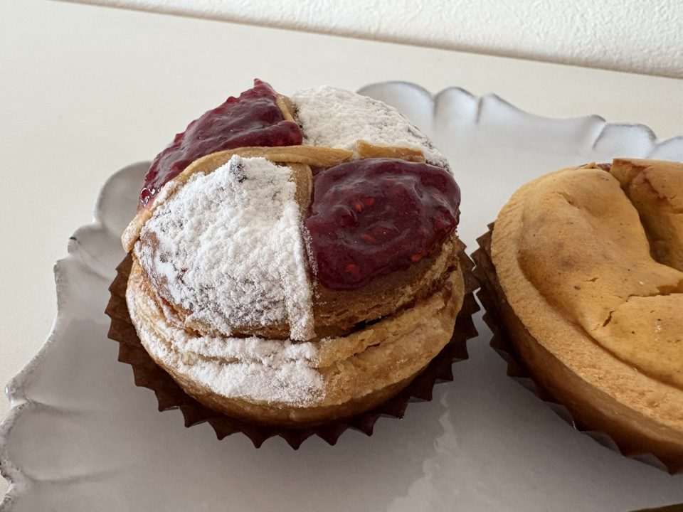 サバランバニーユ・ロレーヌ・ポンヌフ／PATISSERIE LAISSEZ VIBRER（パティスリーレセヴィブレ）」＠宮城県仙台市 VIRON・オーボンビュータン出身パティシエのお店 ケーキ 焼き菓子 写真