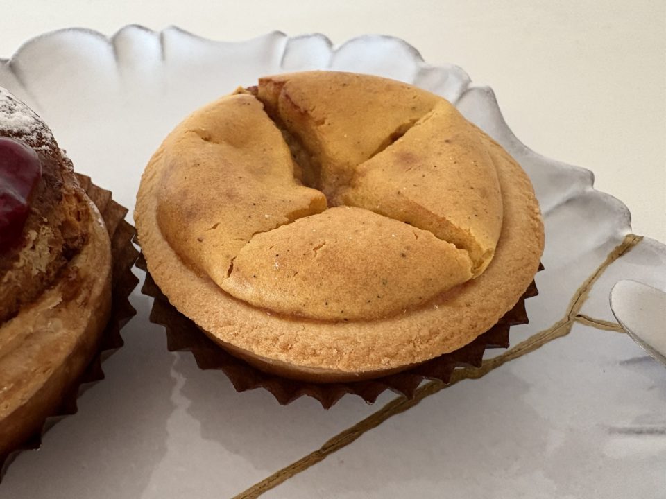 サバランバニーユ・ロレーヌ・ポンヌフ／PATISSERIE LAISSEZ VIBRER（パティスリーレセヴィブレ）」＠宮城県仙台市 VIRON・オーボンビュータン出身パティシエのお店 ケーキ 焼き菓子 写真