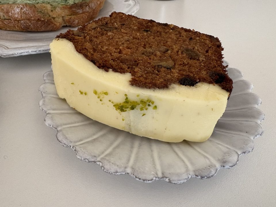 トマトとチーズのフォカッチャ・みどりのクロックムッシュ・キャロットケーキ／BABEL858（バベル858）@宮城県仙台市 パン屋 おすすめ オススメ