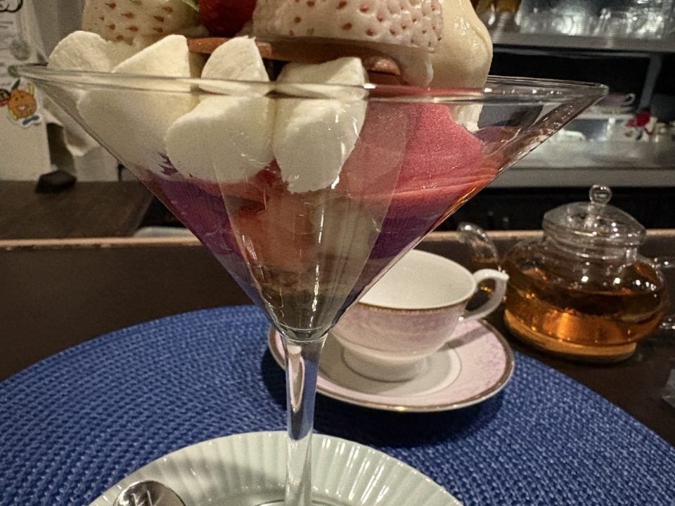 地下のカウンターで芸術的なパフェを楽しむ！Assiette Dessert étonné（アシェット デセール エトネ）宮城県仙台市