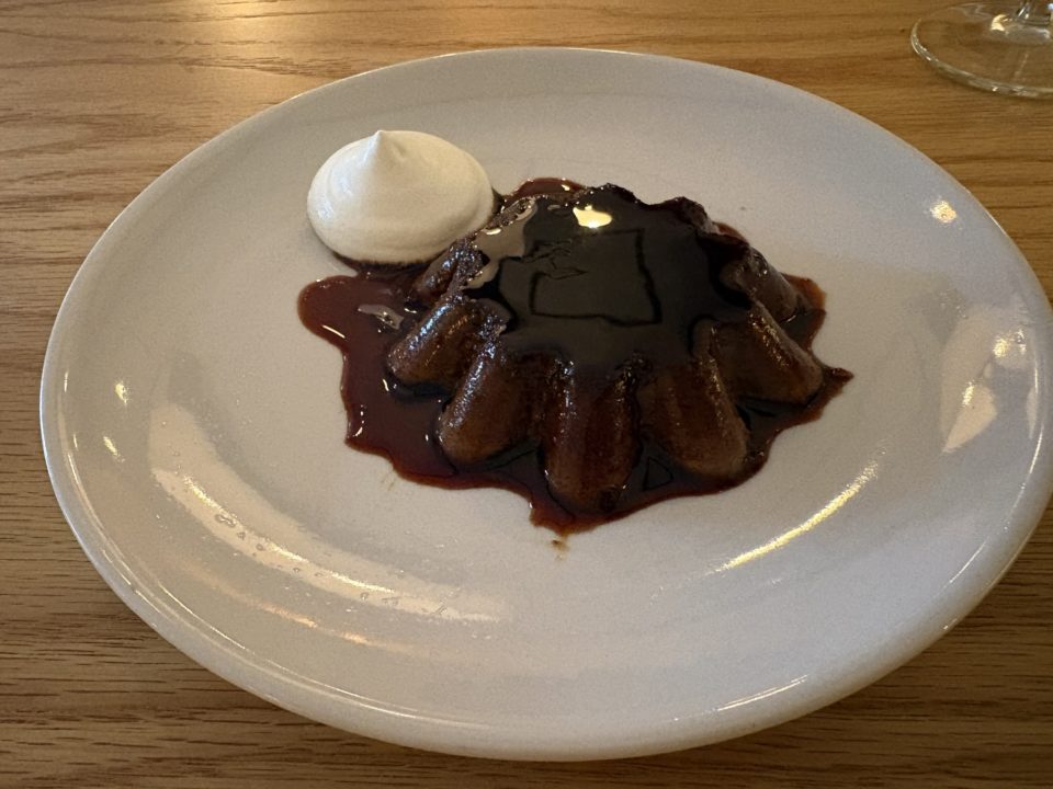 夫もお気に入りの落ち着いたカフェ 大人の空間/フロントーサ(Frontosa)@鹿児島 グラスワイン フォカッチャマルゲリータ たまごサンド ボネ ケーキ スイーツ 3月